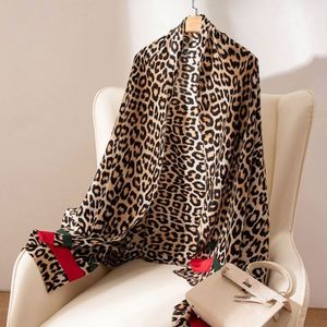 Bufandas de Pashmina de Lana de Alta Calidad, Hechas a Mano, con Diseño Personalizado, Cálidas y Gruesas, con Estampado de Leopardo, Bufanda Larga Multifuncional para Mujer - Product Image 1