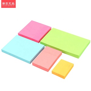 Yiyuan Nhà Máy Giá Tùy Chỉnh Trang Đánh Dấu Màu Tự Dính Có Thể Tháo Rời Ghi Chú Dính Hình Dạng Khối Sản Xuất 12 Miếng Đệm - Product Image 2