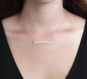Collier barre personnalisé gravé <span class=keywords><strong>avec</strong></span> <span class=keywords><strong>dessin</strong></span> de bébé et lettre, en acier inoxydable plaqué or 18 carats, pendentif tendance pour hommes et femmes - Product Image 2