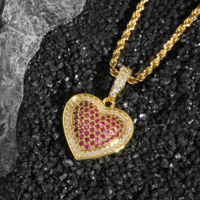 Collier Hip Hop de haute qualité avec pendentif cœur double couche plaqué or et zircons cubiques blancs et roses, disponible pour la vente en gros