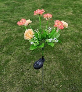 Lámpara Solar LED para Jardín TRISTAR 4 con Diseño de Flor de Lirio y Macetas de Fibra de Vidrio, Elegante Diseño para Bodas, Hoteles y Hogares - Product Image 3