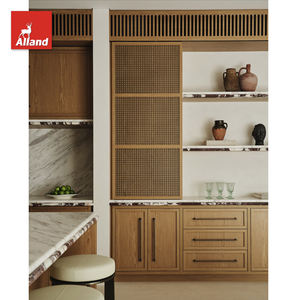 Armoires de cuisine Alland de style luxueux en chêne blanc, portes shaker, finition en <span class=keywords><strong>bois</strong></span> naturel teinté, avec panneau à lattes et îlot central - Product Image 3