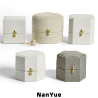 Boîtes à bagues en lin de luxe avec logo personnalisé, mini boîtes à bijoux en forme de coquille, emballage pour bagues de fiançailles, mariage, demande en mariage, boîte de rangement pour bagues