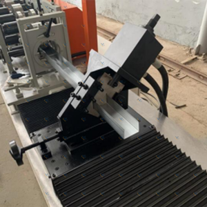 Trockenbau-Rollformmaschine mit Getriebemotor - Produziert Metallständerprofile für Decken und Wände - Product Image 4