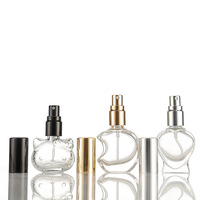 Vente en gros de différents modèles de flacons de parfum en verre vides de 10 ml, petits, rechargeables, portables, de poche, pour les voyages