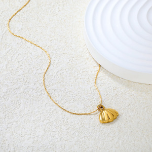 สร้อยคอจี้เปลือกหอยสไตล์ยุโรป ชุบทอง 18k สแตนเลสสตีล ดีไซน์หรูหราเบาๆ สร้อยคอคล้องไหปลาร้า ของขวัญเครื่องประดับ - Product Image 4