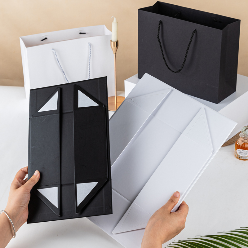 White folding box + gift bag