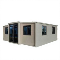 Maison conteneur extensible préfabriquée, unité de villa rectangulaire avec mur beige, cadre noir et double porte vitrée