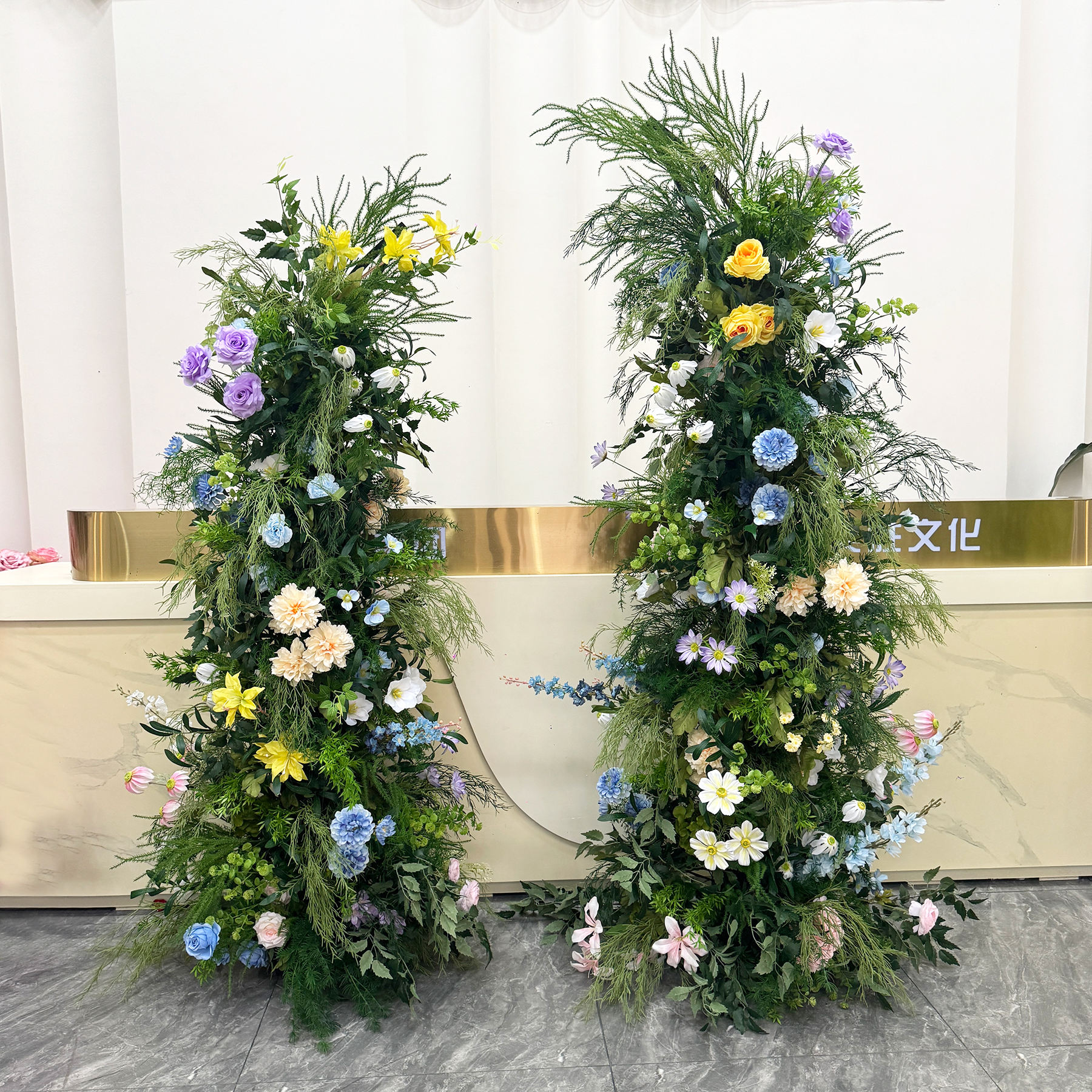 190 + 230cm-Contenant des étagères