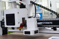 Mesin Pembuat Pintu Lemari Dapur Cnc Nesting 2030 Mesin Router Cnc Atc dengan Pemuatan dan Pembongkaran Otomatis Atc Router Cnc Nesting