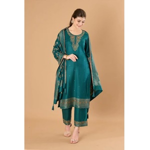 Trajes de Invierno Dilkash de Calidad de Exportación para Mujer, Traje Salwar Bordado de Mezcla de Lana Suave, Disponible a un Precio Razonable - Product Image 1