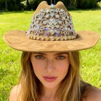 Chapeaux de cowboy en daim camel personnalisés en gros avec strass pour femmes, parfaits pour les festivals de musique country et les fêtes