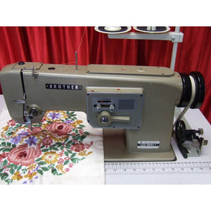 Máquina de coser industrial <span class=keywords><strong>Brother</strong></span> LE2 irlandés de bordado a mano alzada en zigzag de una sola aguja <span class=keywords><strong>usada</strong></span>, buena condición - Product Image 6
