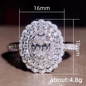 Anello elegante da donna con design scintillante completamente intarsiato, gioiello di tendenza. - Product Image 5