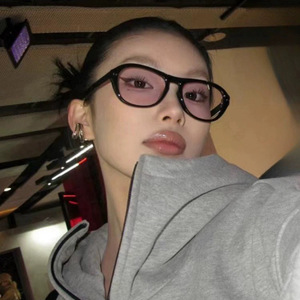 Nouvelles lunettes de soleil Gm à monture ovale rose pour femmes, protection UV400, type 3, pare-soleil en matériau PC, monture noire, style Y2k, aviateur rétro - Product Image 1