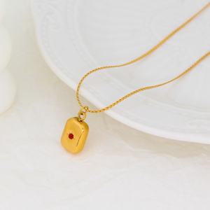 Collar de Acero Inoxidable con Baño de Oro de 18k, Colgante Cuadrado con Cristales Rojos y Azules Transparentes, Pulido, Hipoalergénico, Moderno para Mujer - Product Image 3