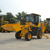 Mini tractopelle compacte à cabine ouverte en roumanie