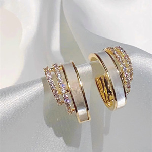 Eleganti Orecchini a Perno Stratificati per Donne, Design Dipinto, Gioielli per Uso Quotidiano - Product Image 1