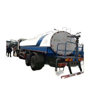 Camion-citerne à eau de grande capacité 6x4 de 20 mètres cubes avec pulvérisateur haute pression et large portée pour le nettoyage routier - Product Image 4