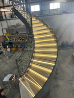 CBMMart Escalier d'intérieur incurvé élégant Structure en acier Poutre centrale Marches en bois massif Escalier en colimaçon avec garde-corps en fer forgé