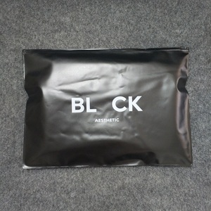 Sac à fermeture éclair écologique <span class=keywords><strong>noir</strong></span>, sacs en <span class=keywords><strong>plastique</strong></span> <span class=keywords><strong>noir</strong></span> givré pour vêtements, emballage personnalisé, nouvelle collection - Product Image 1