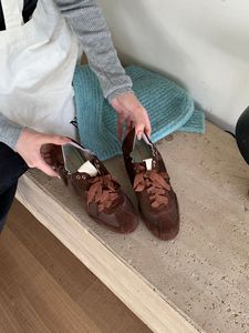 Zapatos para caminar con cordones y punta redonda para mujer, con diseño de color liso, suela de goma, excelente transpirabilidad, adecuados para todas las estaciones. - Product Image 5