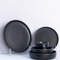 Service de vaisselle en céramique noir mat écologique et durable, design nordique, compatible four, assiettes, bols et tasses