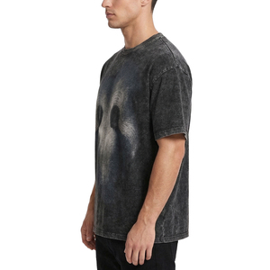 Camiseta Gráfica TOPSHOW con Logo Personalizado, Negra, Lavado Ácido, Hombros Caídos, para Hombre, Estilo Urbano, Tallas Grandes - Product Image 2