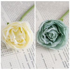 ดอกกุหลาบประดิษฐ์ CallaFloral ก้านเดี่ยว สีขาวนมและสีน้ำเงินเข้ม สำหรับตกแต่งงานแต่งงานและบ้าน ผ้าทอแบบแพน - Product Image 3