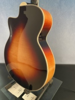 Guitare Jazz sculptée à la main, table en érable, corps en érable, personnalisable, guitare électrique, touche en ébène, archtop, performance professionnelle