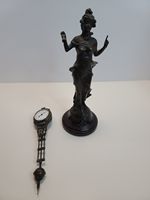 Horloge de table mécanique à pendule oscillant de style Diana en laiton antique américain du XVIIe siècle, imitée, 3 jours d'autonomie