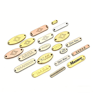 Etiquetas Metálicas de Lujo Chapadas en Oro con Grabado Láser, Etiquetas Personalizadas para Ropa Interior - Product Image 1