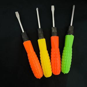 Destornillador doméstico de colores de 3 pulgadas de doble uso, destornillador Phillips y de punta plana, destornillador pequeño, destornillador, un yuan - Product Image 1