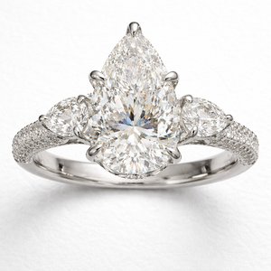 Anillo de platino con diamantes para mujer con sofisticada artesanía y un aspecto elegante para joyería de boda y uso diario. - Product Image 4