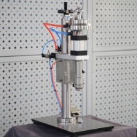 Machine de sertissage pneumatique semi-automatique Jinyang pour bombes aérosols
