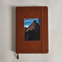 Carnet A5 en PU rouge personnalisé avec fenêtre découpée élégante et cadre photo pour fournitures de bureau, cadeaux d'affaires