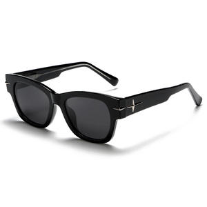 Gafas de sol polarizadas Greyjack Kg2512, montura negra Tr90, lentes TAC, protección UV400 para mujer - Product Image 5