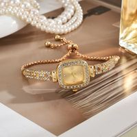 Nouveauté Montres à quartz de luxe Bracelet Offre Spéciale Senior Sense Square Colorful Rhinestone Watch pour femmes