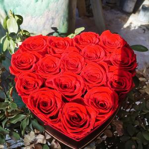 Flora de verano mejor venta larga duración fresca estabilizada eterna rosas arcoíris para el Día de San Valentín forma de corazón caja de regalo - Product Image 1