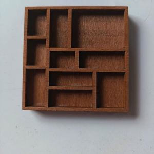 Bandeja expositora de joyas de madera de gran venta para proveedores, organizador de pendientes y anillos con múltiples ranuras, pequeño organizador de escritorio para accesorios pequeños - Product Image 4