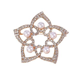 เข็มกลัดรูปหัวใจประดับมุกและคริสตัลชุบทองอัลลอยด์ ลดราคาพิเศษ ของขวัญสำหรับผู้หญิงและเด็ก เหมาะสำหรับงานแต่งงานและงานปาร์ตี้ - Product Image 5