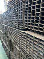 Tube carré en acier au carbone structurel pour les projets de construction, de fabrication de machines et d'ingénierie