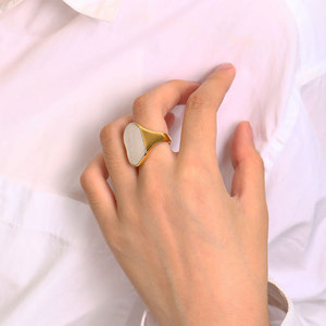 แหวนเปลือกหอยแฟชั่นสำหรับผู้หญิง ชุบทองคำแท้ 14k 18k ไม่หมอง ผลิตจากสแตนเลสสตีล 316L - Product Image 4