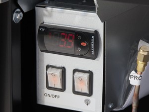 Refrigerador Comercial Negro Abierto para Exhibición de Productos - Product Image 3