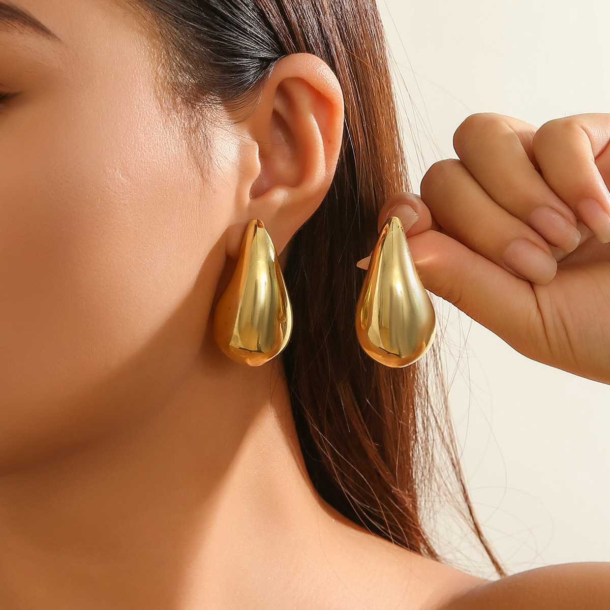 Moda Punk Smooth Gold Plated Exagerate Dupes Teardrop Chunky Bottega Stud Pendiente para mujer