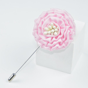 Broche de solapa de satén de moda con flor de volantes multicapa y <span class=keywords><strong>estambre</strong></span> blanco, estilo romántico y fresco, para traje de caballero, para boda - Product Image 5