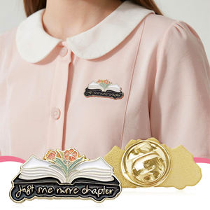 Broches de lecture en gros, épingles en émail doux, badges en forme de pile de livres, broches littéraires amusantes, souvenirs de l'Association des bibliothèques, cadeaux en vrac, personnalisables - Product Image 5