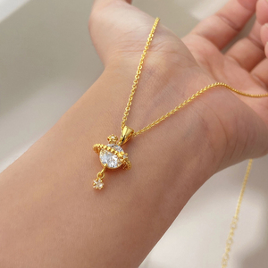 Collar con Colgante de Planeta Chapado en Oro, Diseño Lindo de Saturno con Circonita Transparente, Collar con Dije de Estrella Pequeña para Mujer, Uso Diario - Product Image 1