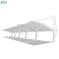 Abri de stationnement extérieur moderne Lyfe Manufacture pour hôtels, avec structure en membrane PVDF et toit pare-soleil en acier