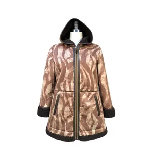 लोकप्रिय शैली शरद ऋतु और सर्दियों महिलाओं के फैशन हुड वाला गर्म कृत्रिम फर महिलाओं का कोट